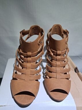 Women’s Tan Strappy Gladiator Sandals